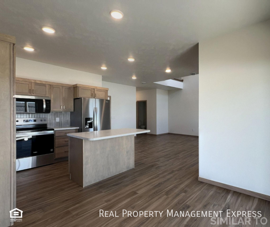 9006 W Jerald Pl - Photo 6 of 23