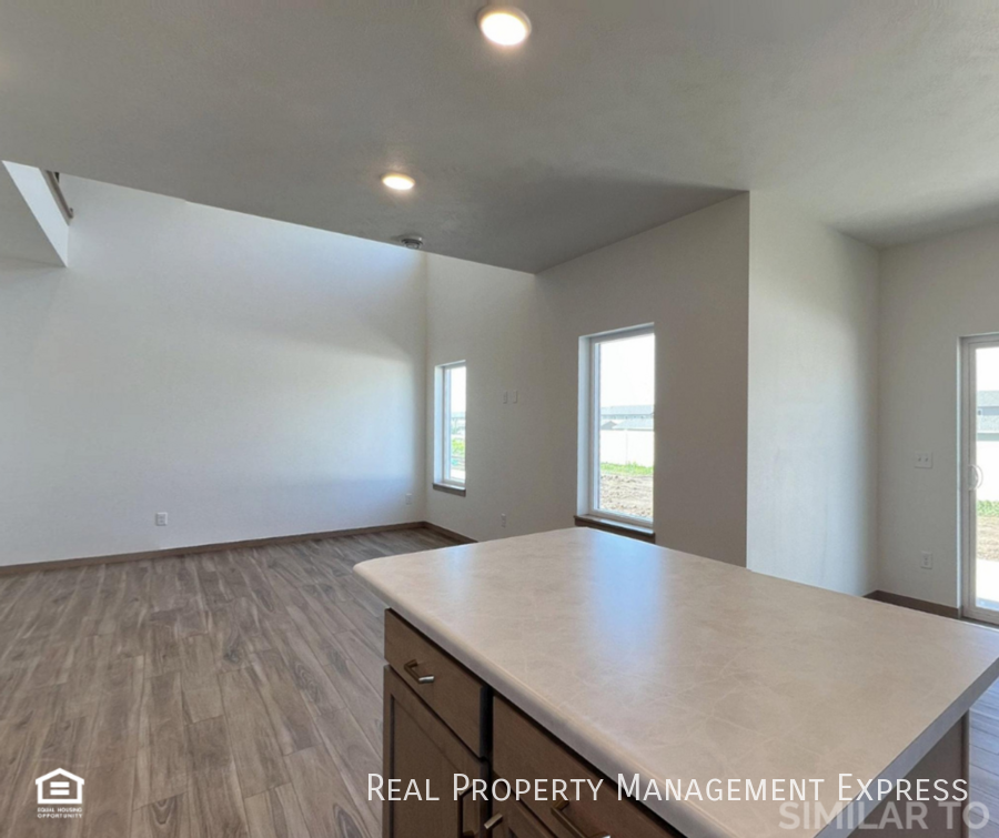 9006 W Jerald Pl - Photo 7 of 23