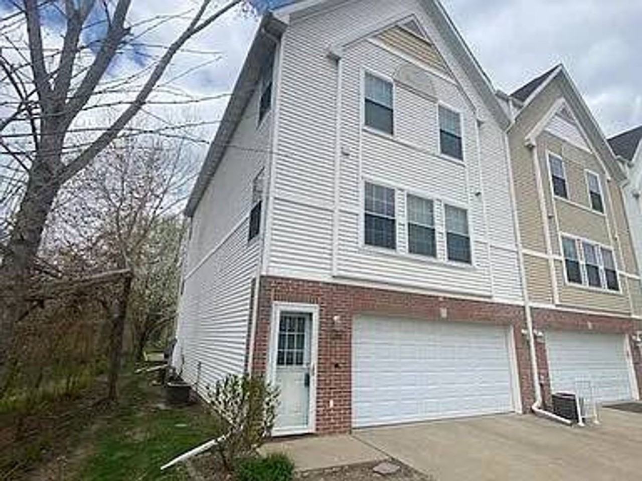 1235 Se Village View Ln - Photo 2 of 12