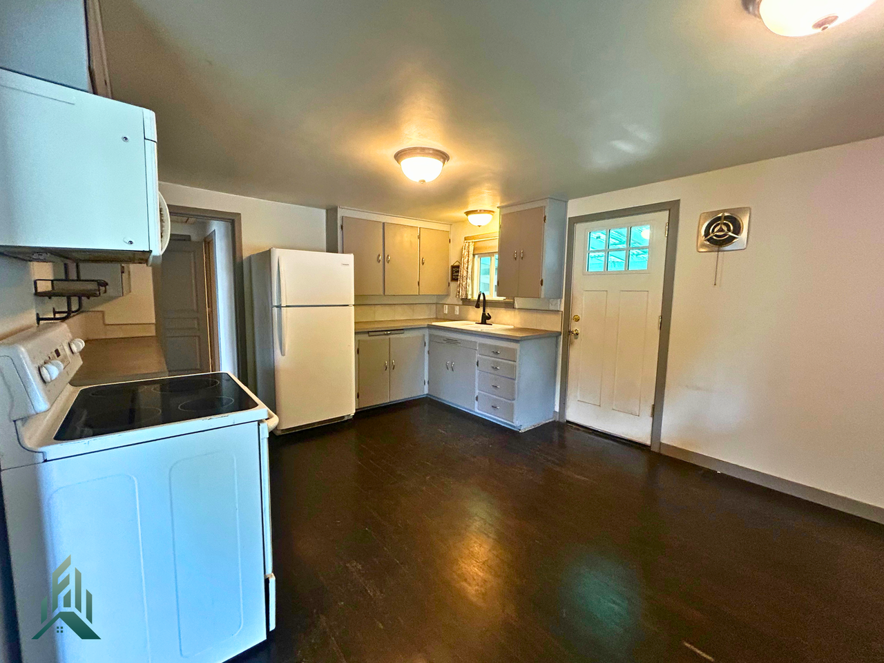 244 5th St - Photo 3 of 10