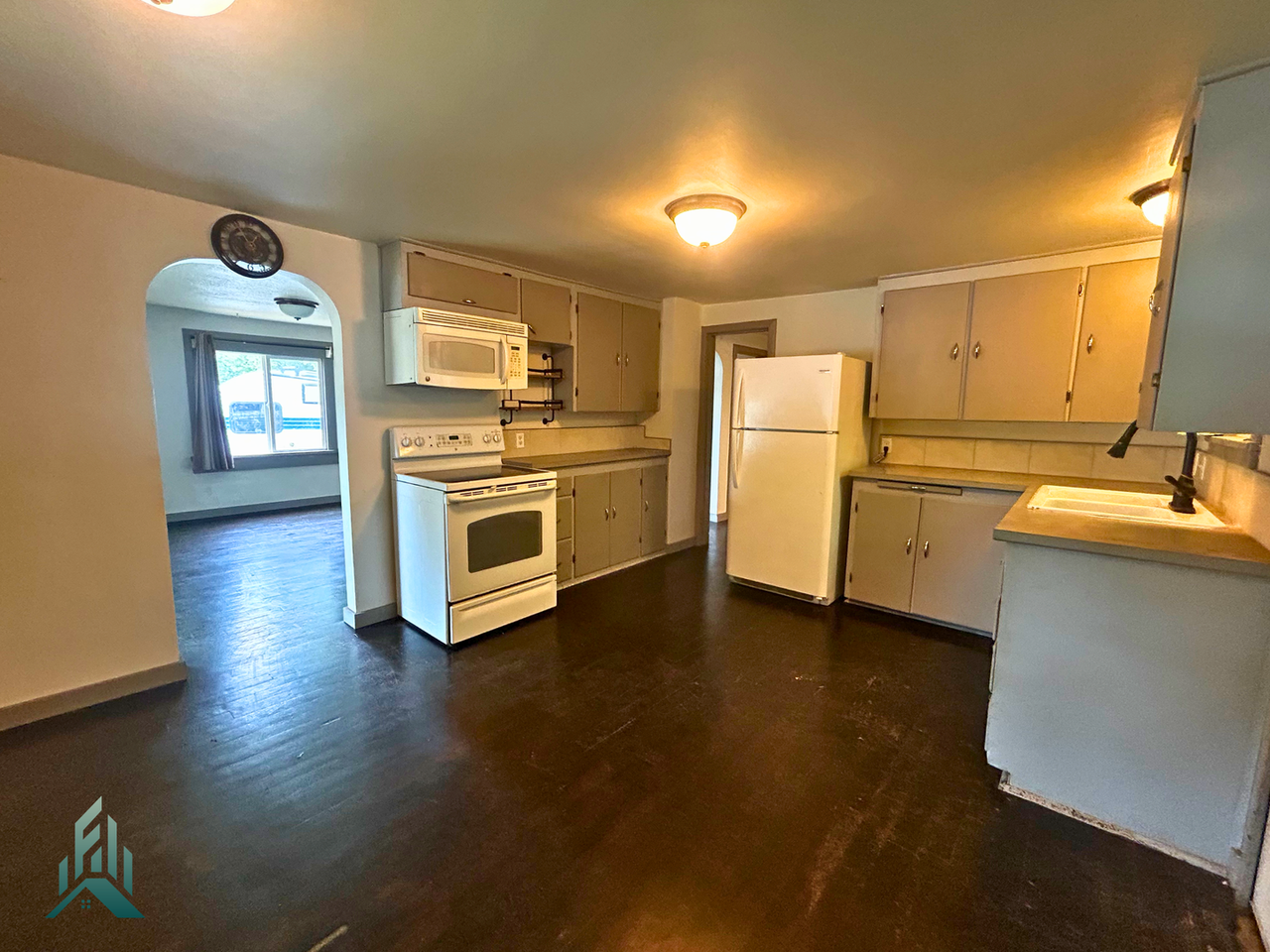 244 5th St - Photo 4 of 10