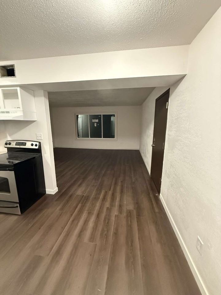 1048 Langley Rd - Photo 2 of 8