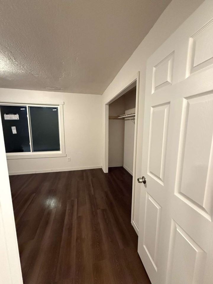 1048 Langley Rd - Photo 4 of 8
