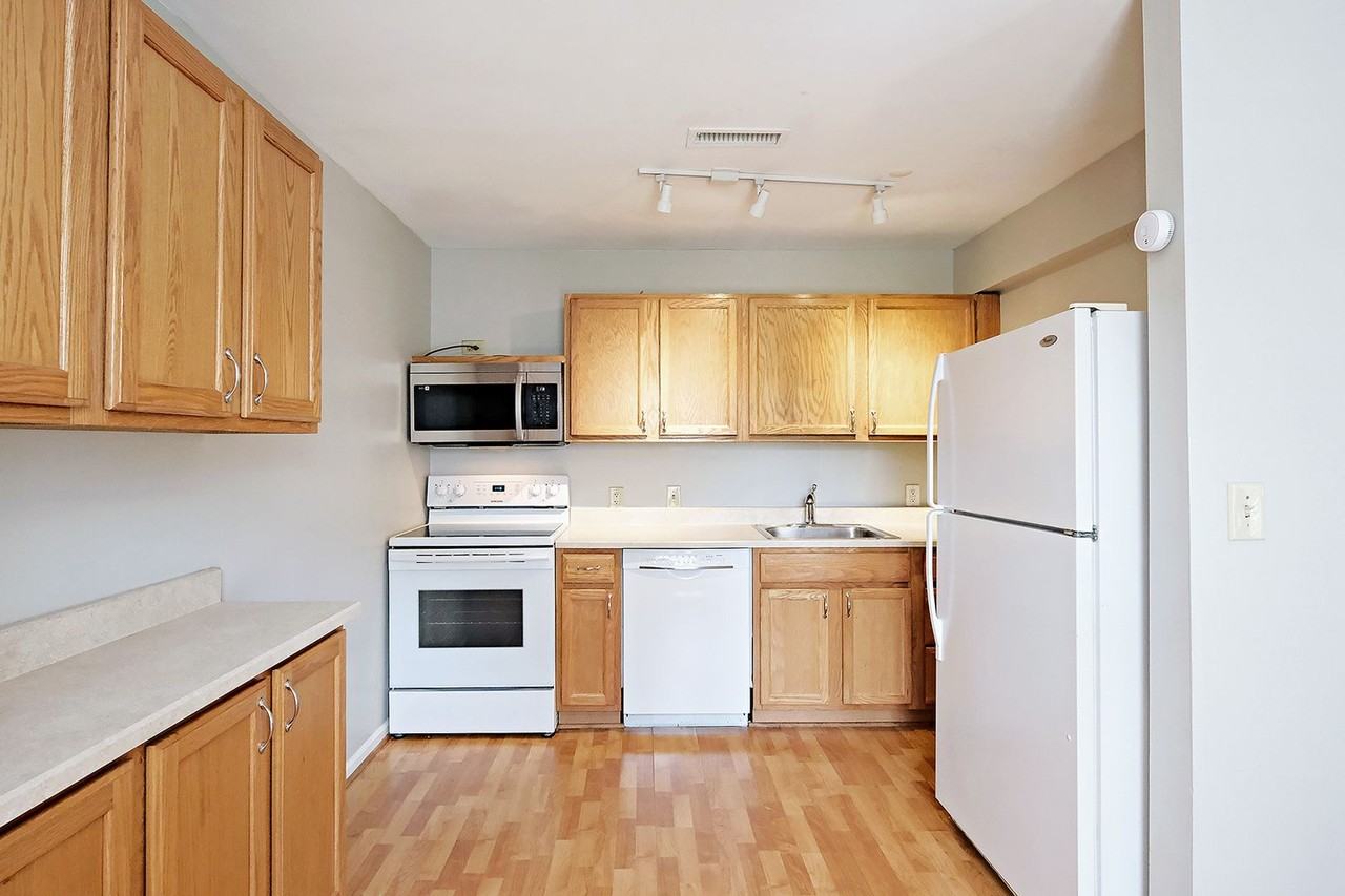 1264 Villa Ln #D - Photo 5 of 10