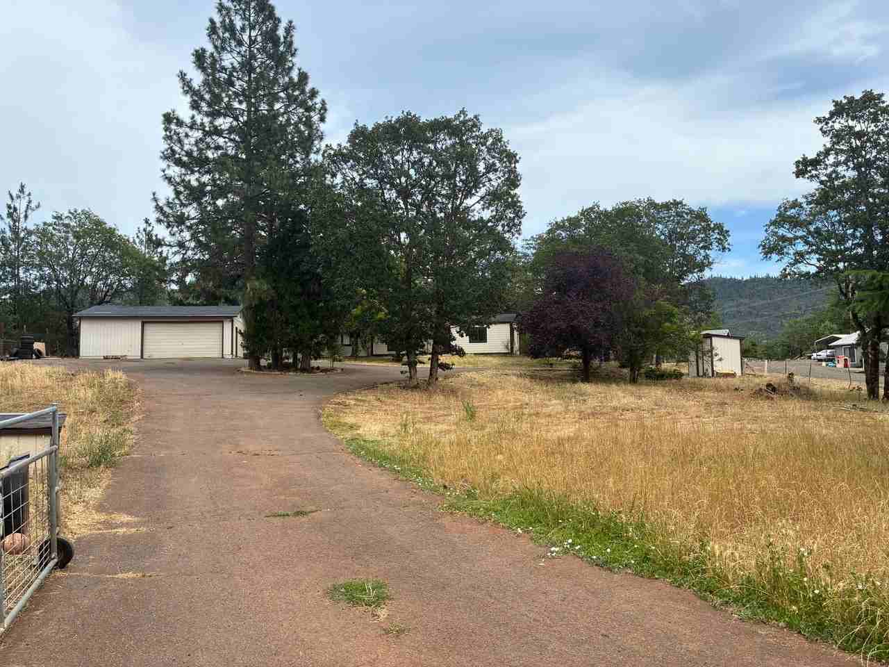 520 Sarma Dr - Photo 2 of 28