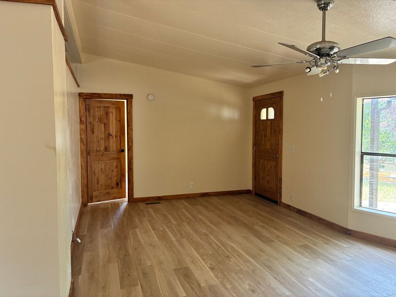 520 Sarma Dr - Photo 3 of 28