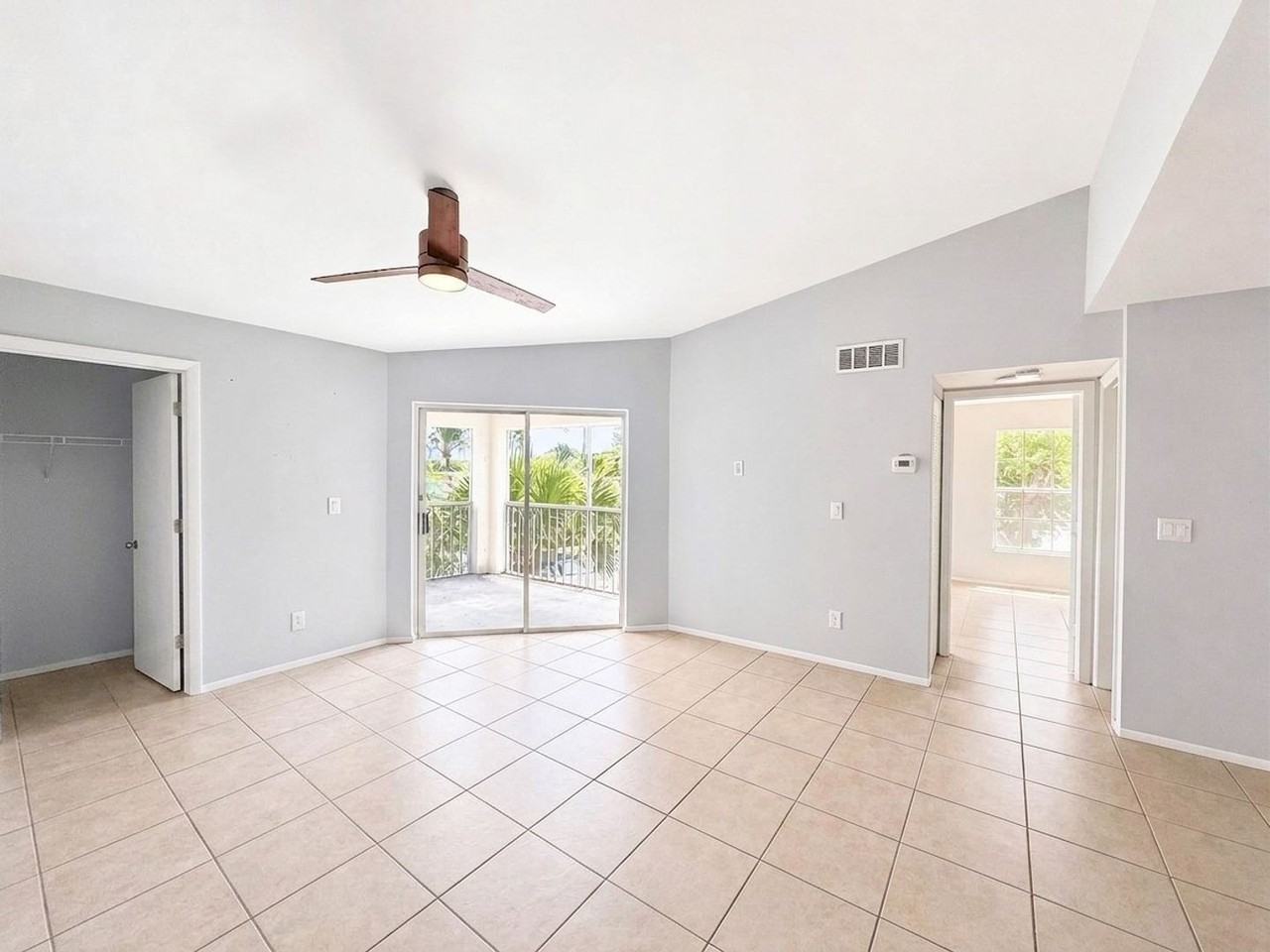 150 Santa Clara Dr #7 - Photo 4 of 12
