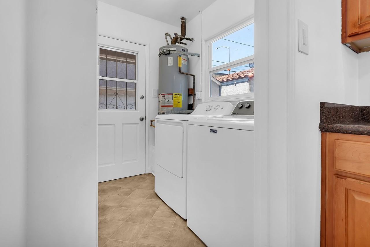 1833 Lees Ave - Photo 6 of 23