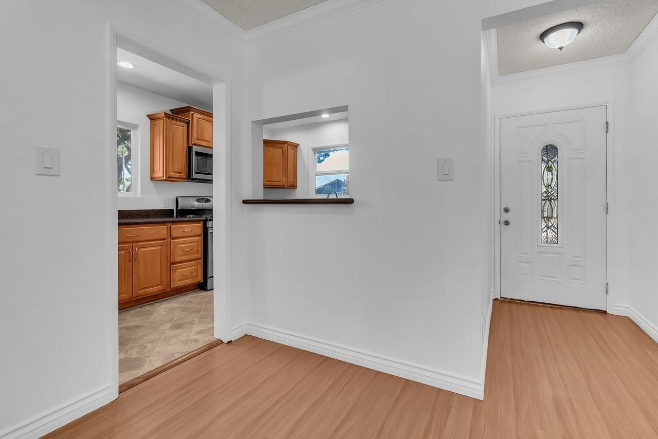 1833 Lees Ave - Photo 7 of 23