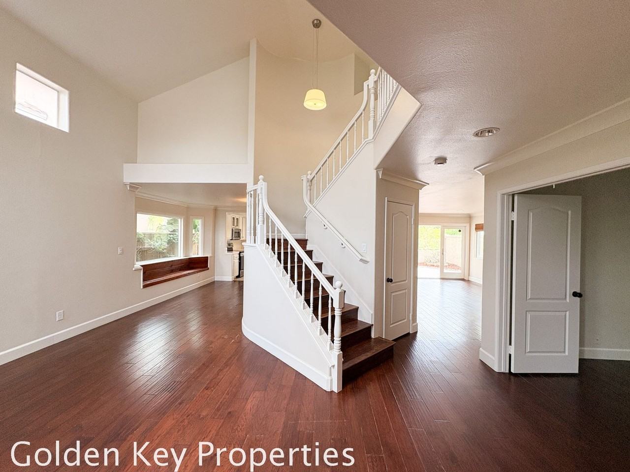 3274 San Tomas Dr - Photo 3 of 35