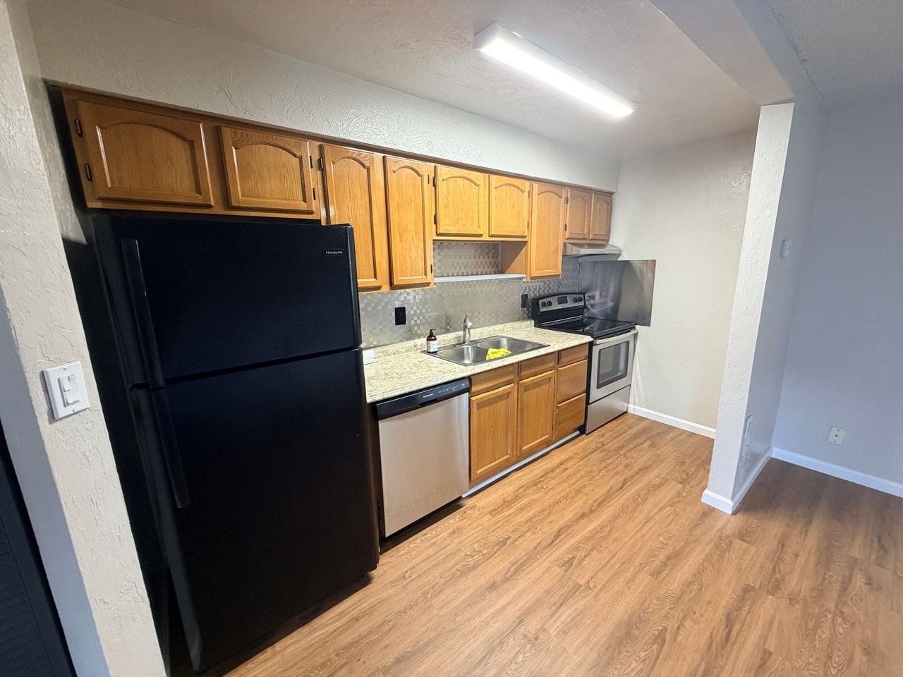 729 Rebecca St - Photo 5 of 41