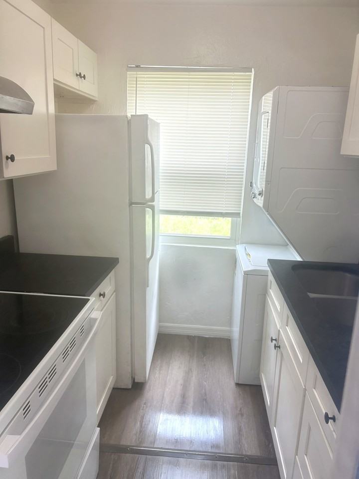 3304 Phyllis St #2 - Photo 3 of 14