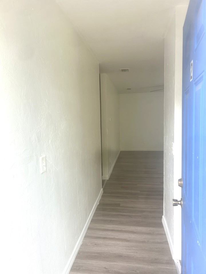 3304 Phyllis St #2 - Photo 4 of 14