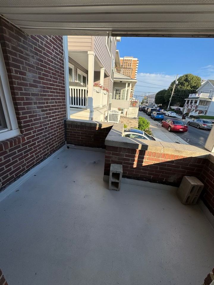 19 S Weymouth Ave - Photo 4 of 8