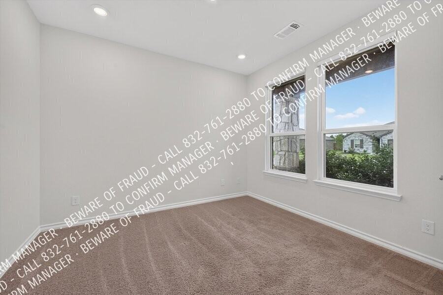 395 Boroughbridge Dr - Photo 5 of 27