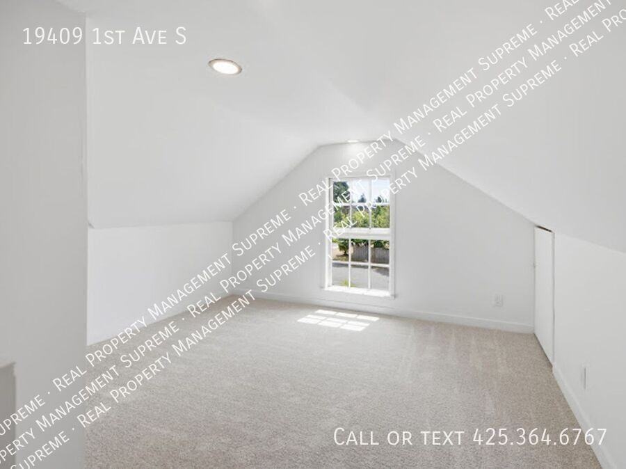 19409 1st Ave S - Photo 5 of 25