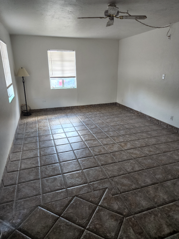 2525 N Edith Blvd - Photo 4 of 17