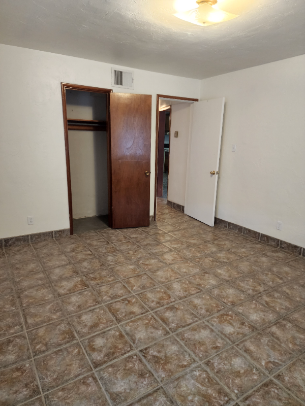2525 N Edith Blvd - Photo 6 of 17