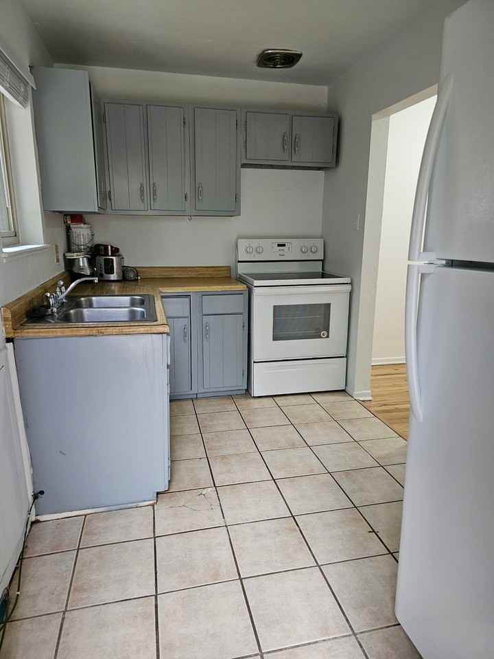 795 Kilmer St #795 - Photo 4 of 13