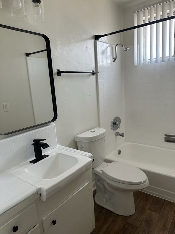 8120 Owensmouth Ave #2 - Photo 4 of 15