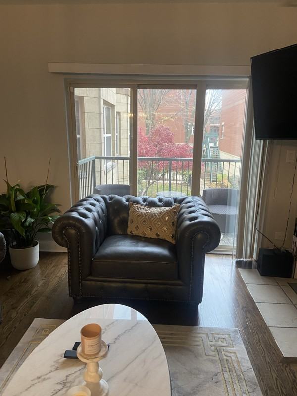 4530 S Woodlawn Ave #401 - Photo 4 of 12