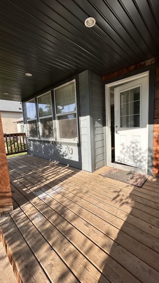 SF227 | 1 Month Free – 4 Bed, 2.5 Bath Main Floor Home – Lauderdale - Photo 2 of 29