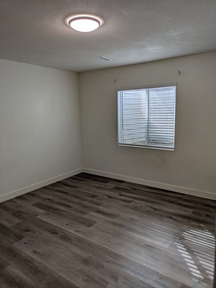 4254 E Center Point St - Photo 2 of 7