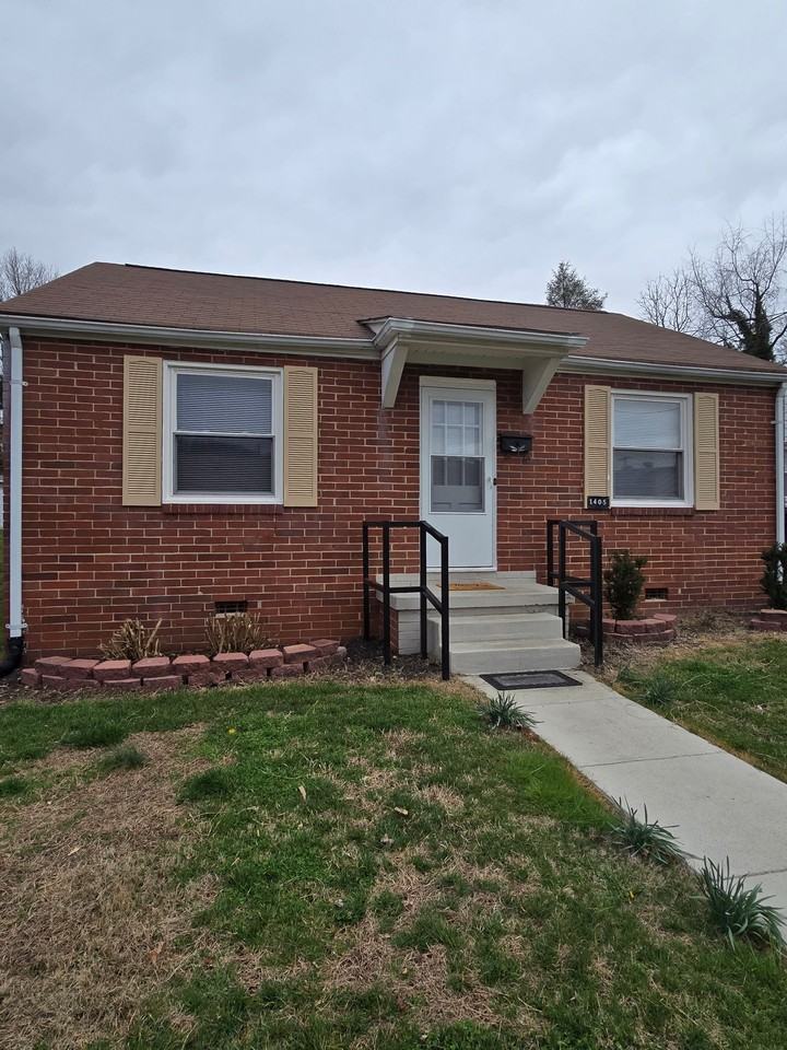 1405 Newton St