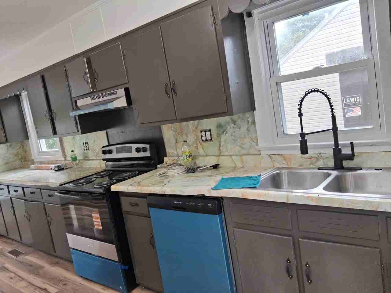 200 Hemlock St - Photo 3 of 14