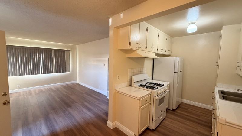 1433 W 84th Pl - Photo 2 of 9