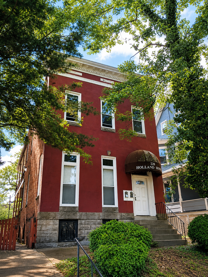 220 S Augusta Ave #1F