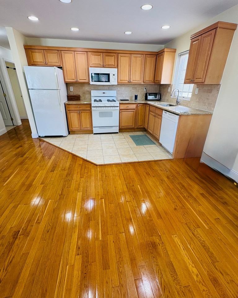 20934 39th Ave #1F - Photo 3 of 12