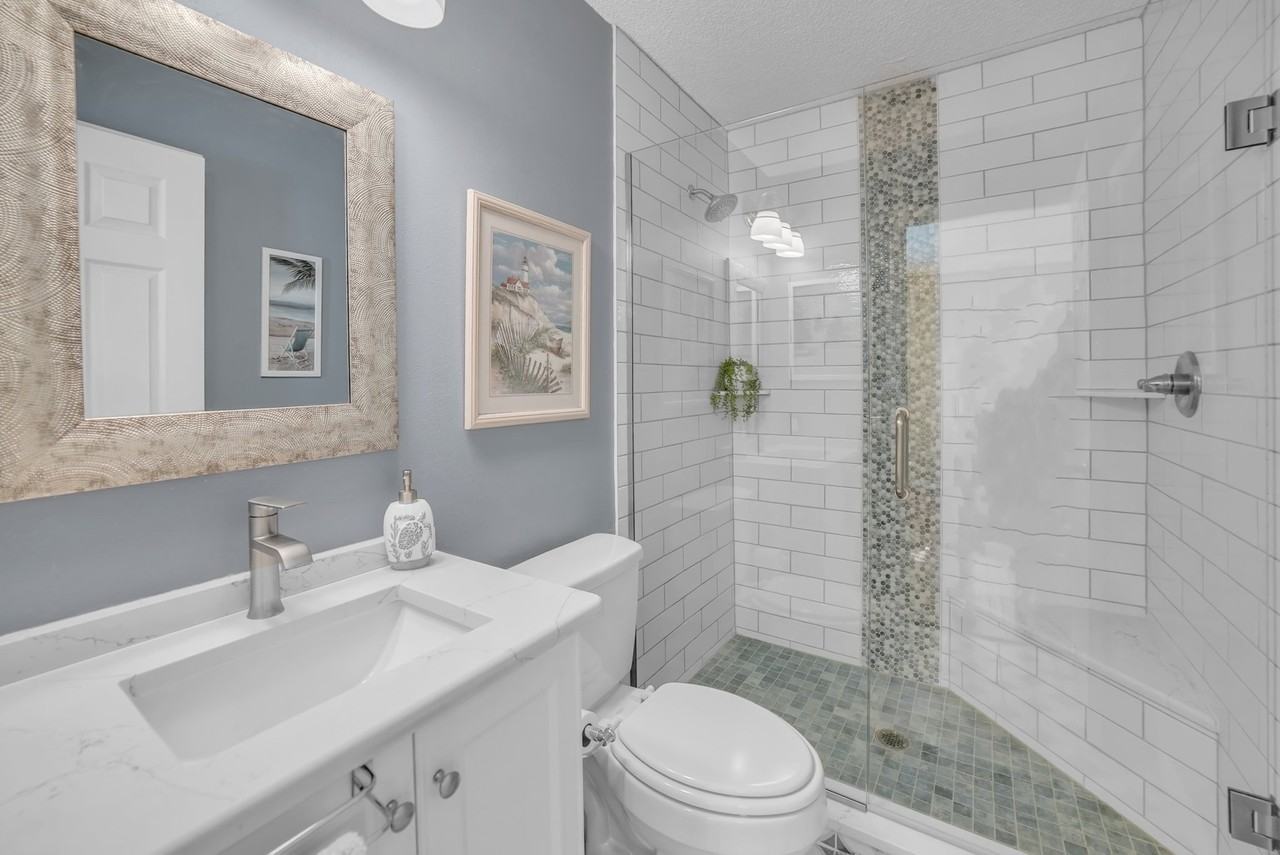 1724 Sonora St - Photo 3 of 20