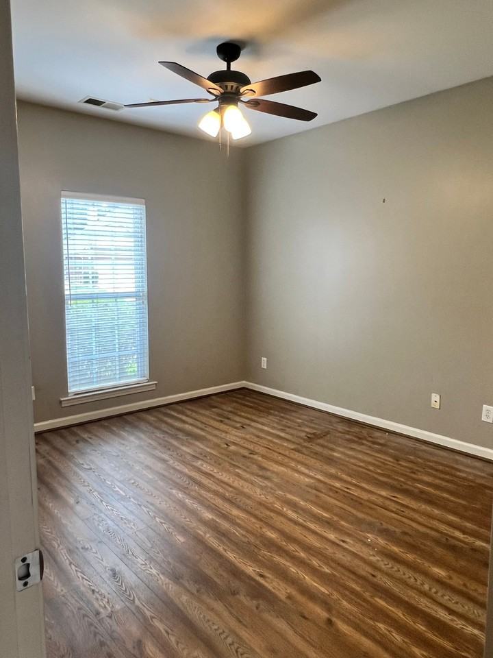 748 Narrows Point Cir - Photo 3 of 13
