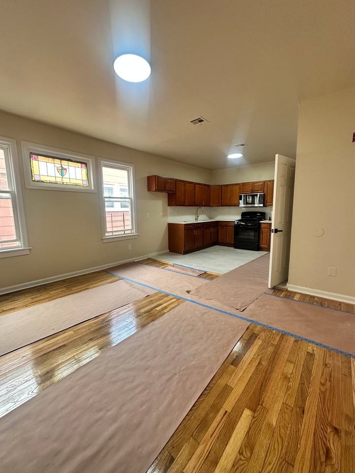 144 Huntington Ter #2L - Photo 2 of 9