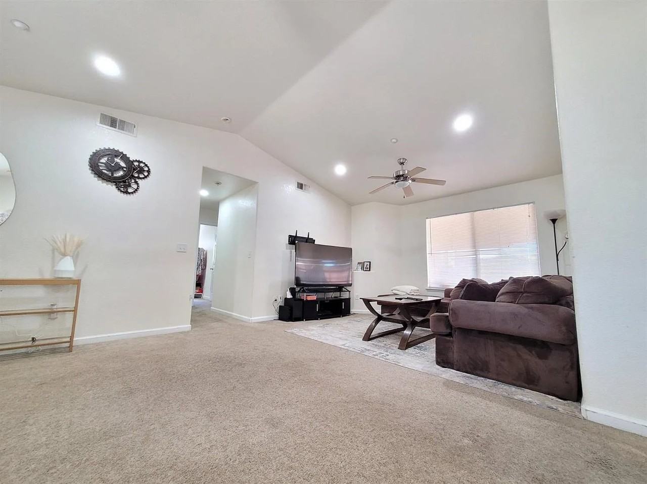 6269 W San Carlos Ave - Photo 2 of 20