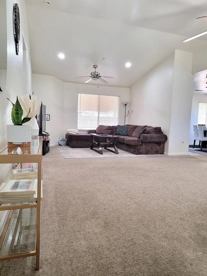 6269 W San Carlos Ave - Photo 3 of 20