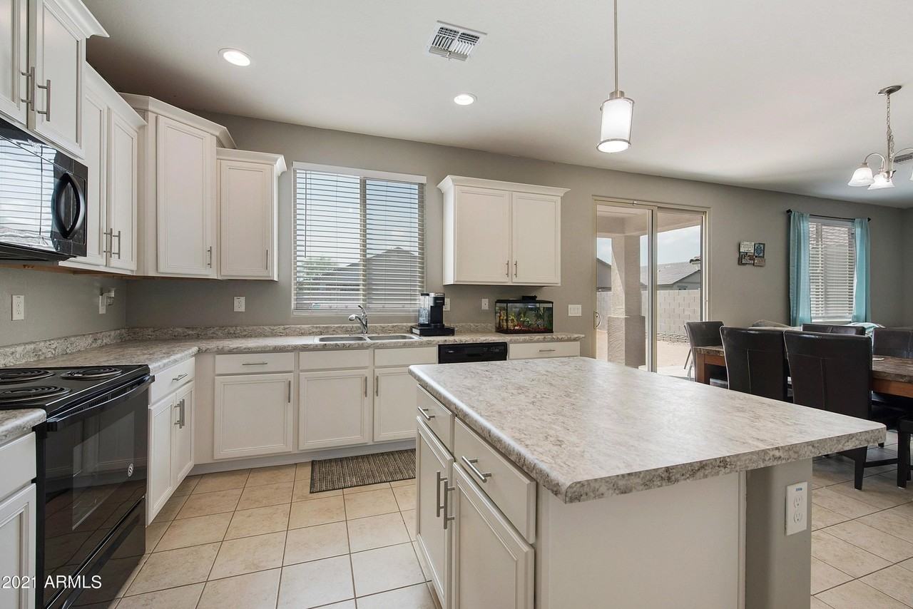 18013 W Tina Ln - Photo 4 of 14