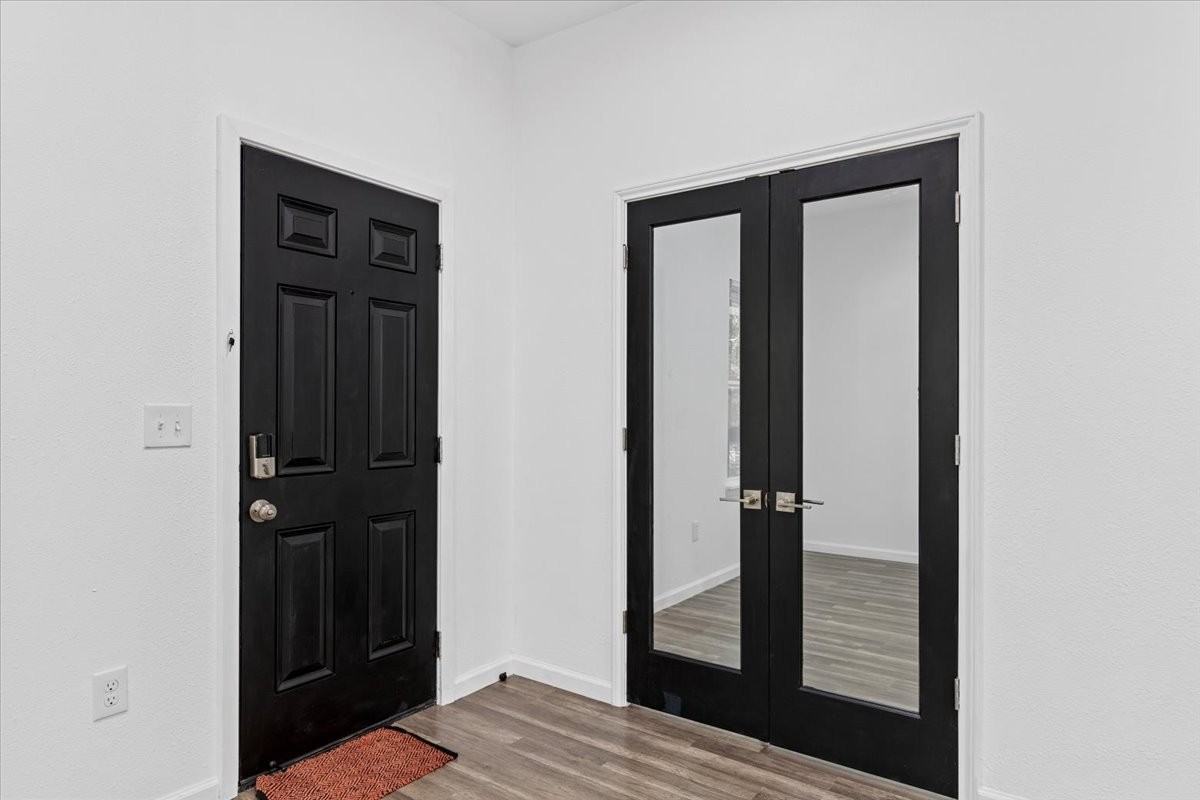 1215 E 12th St - Photo 4 of 13