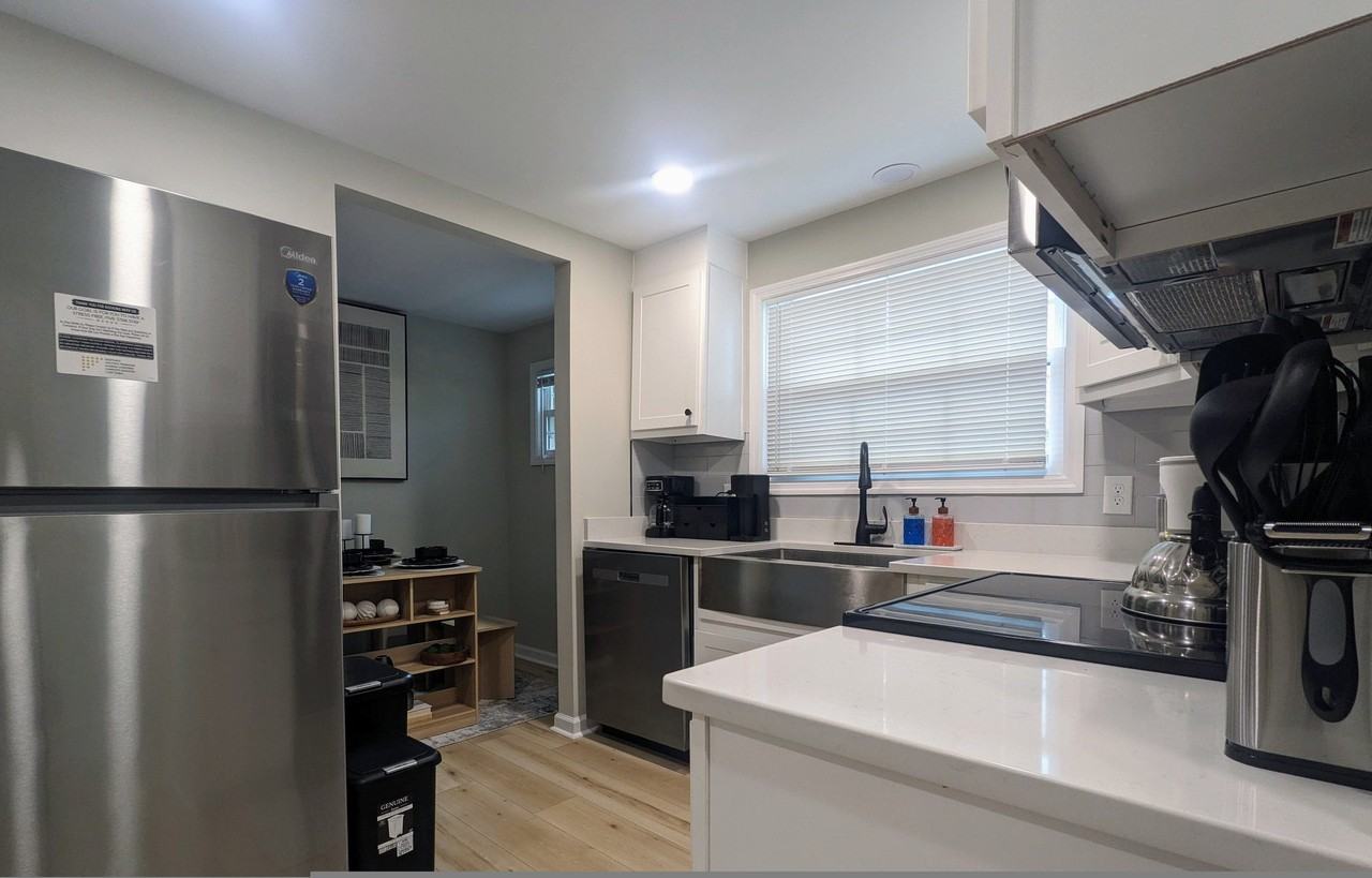 909 E Lenoir St #B - Photo 7 of 29