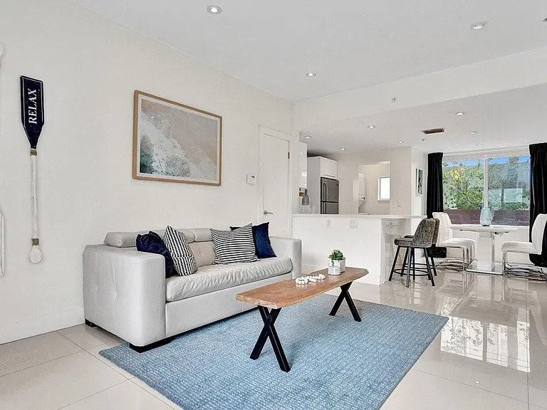 865 Collins Ave #301 - Photo 2 of 4