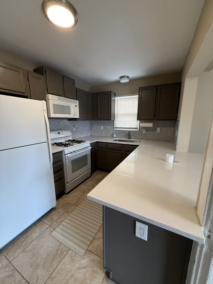 817 23rd St #NA - Photo 4 of 16