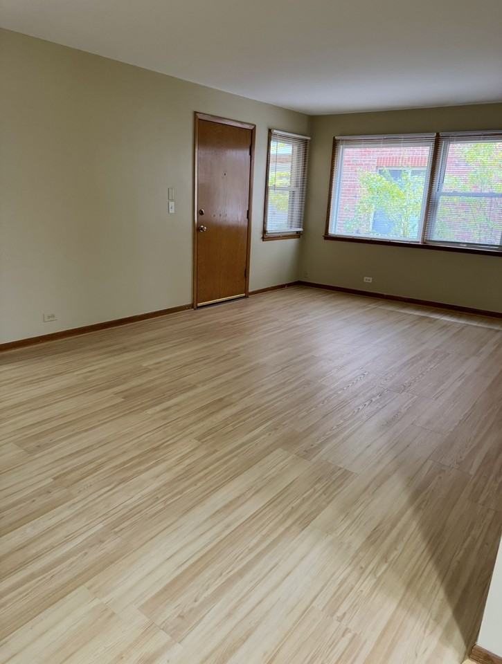 5446 W Gale St #1C - Photo 3 of 14