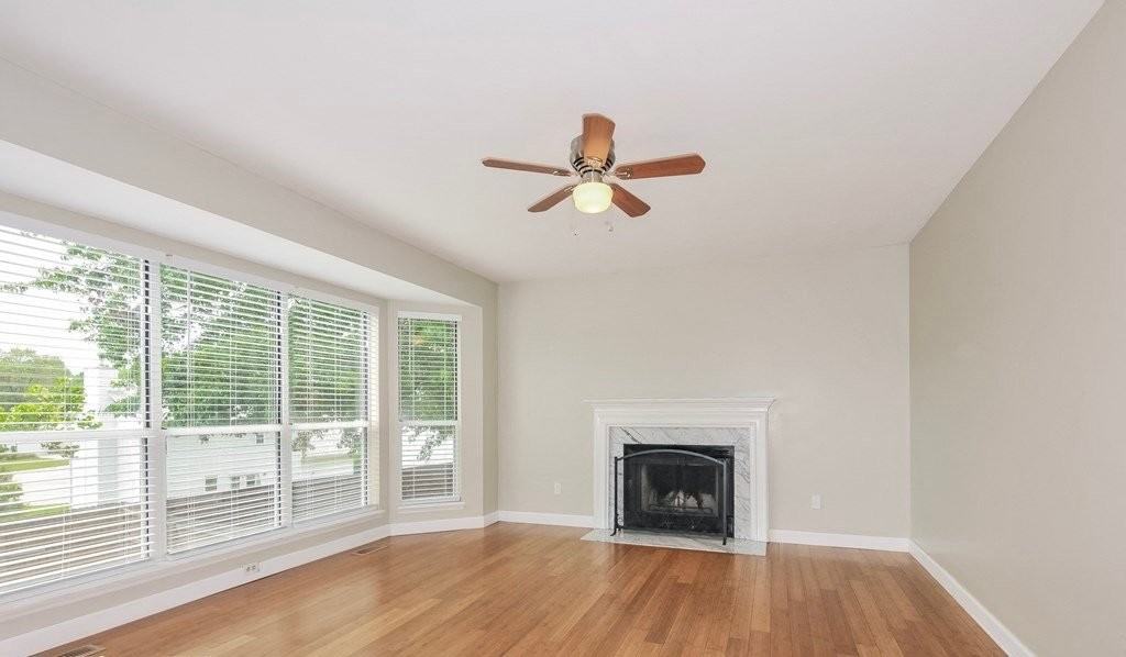 125 Royallsprings Pkwy - Photo 3 of 11