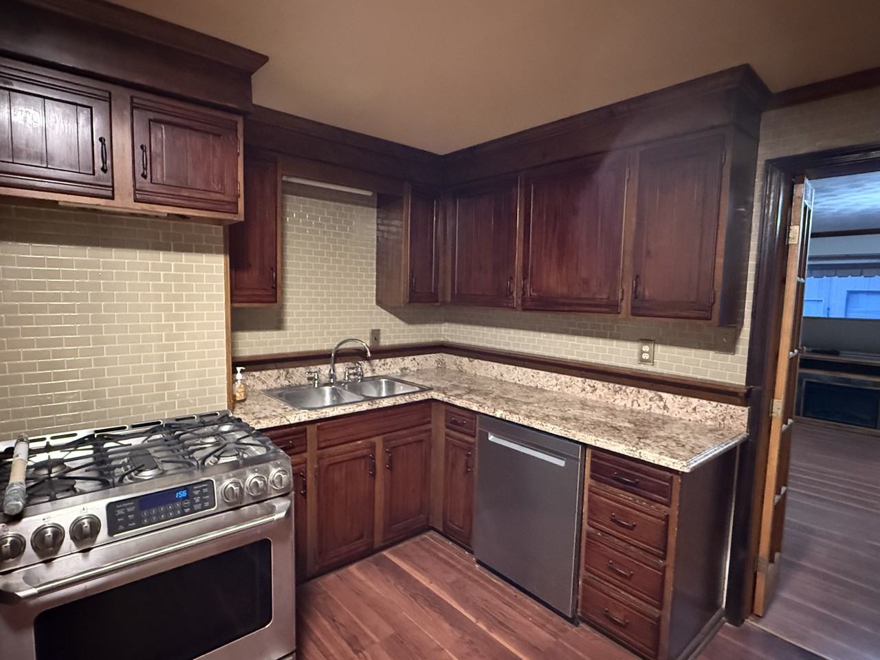 162 1/2 S 17th St #NA - Photo 3 of 19