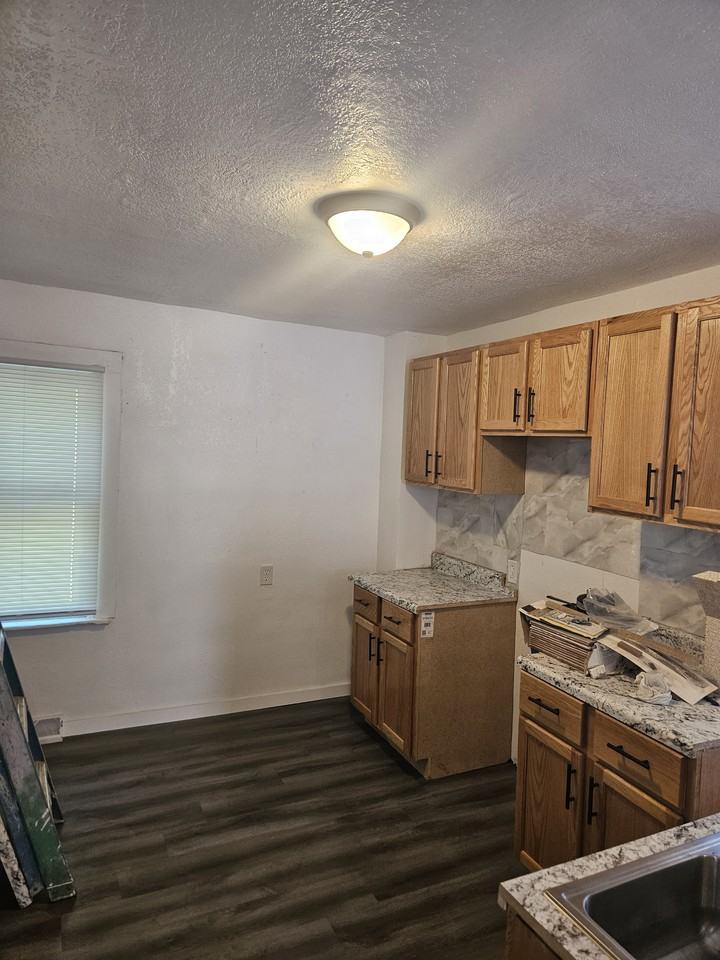 929 6th St #NA - Photo 4 of 8