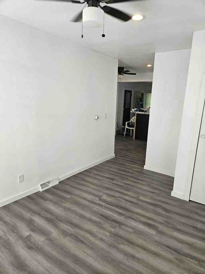 929 6th St #NA - Photo 5 of 8