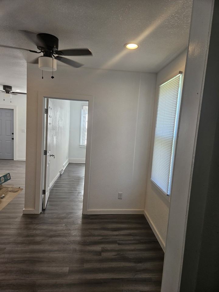 929 6th St #NA - Photo 6 of 8