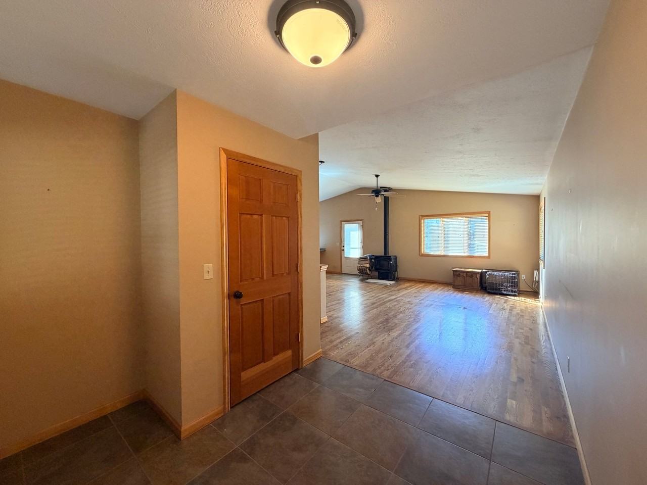 703 W Summit St - Photo 2 of 18