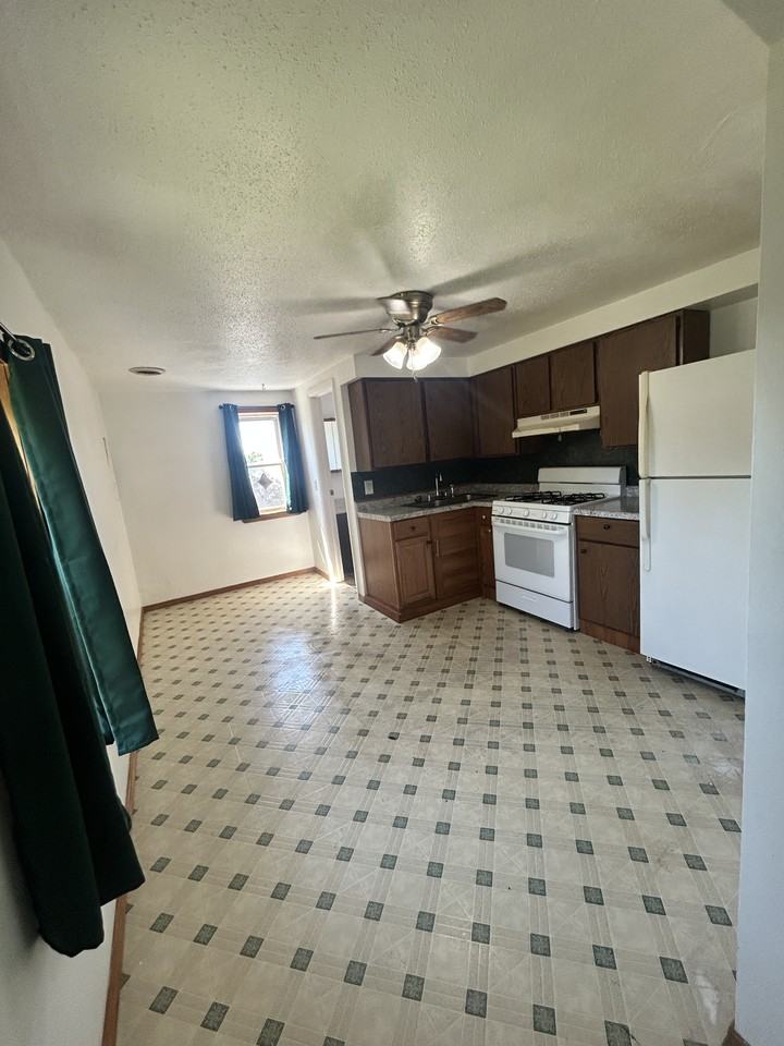 706 S Monroe St #3 - Photo 4 of 13